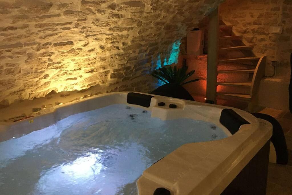 Les Secrets De L'Isle Villa Luaran gambar